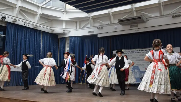 A „Szól a fülemüle” Kárpátaljai Népzenei és Néptánc Tehetségkutató döntőjén