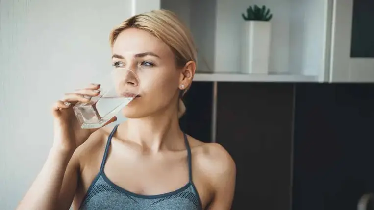  Veszélyes, ha túl sok vizet iszol – Íme a jelei, ha túlzásba estél 