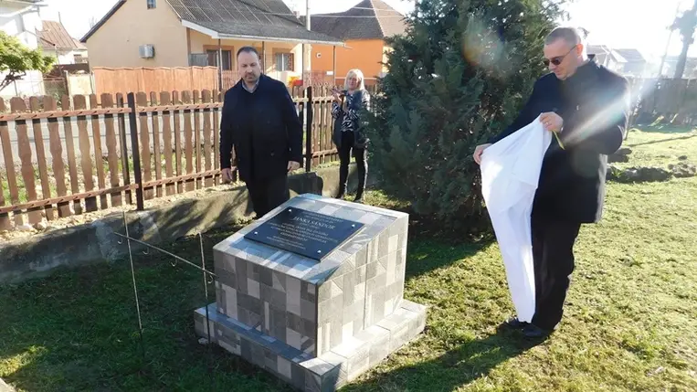 November 11-én a Beregszászért Alapítvány jóvoltából emléktáblát állítottak Beregsomban Janka Sándor református lelkipásztor, lapszerkesztő, író tiszteletére. 