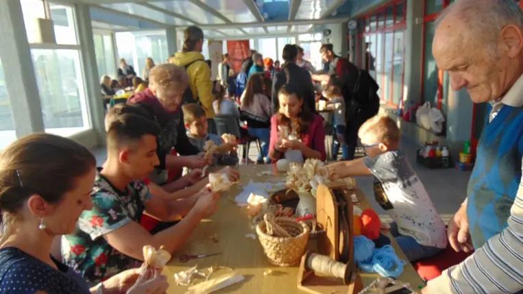 Idén ötödik alkalommal rendezik meg a Hagyományok Háza Hálózat Vajdaság komplex népművészeti foglalkozását, a Ricsajt. 