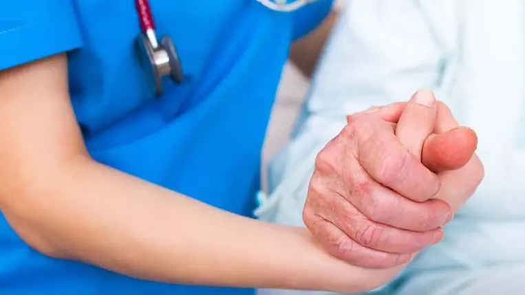 Távolról is segíthetnek a Parkinson-kóros betegeknek pécsi orvosok