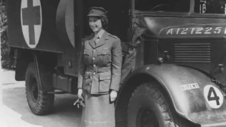 Elárverezik II. Erzsébet néhai brit királynő fontos relikviáját