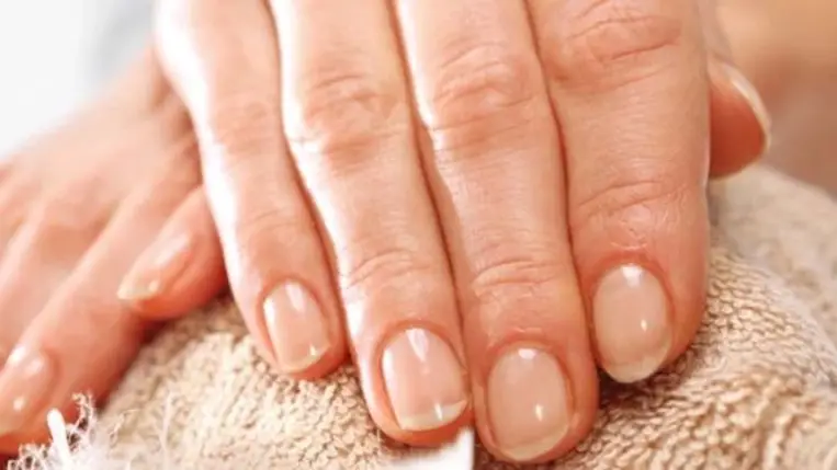 Körmeink ezt árulják el egészségünkről