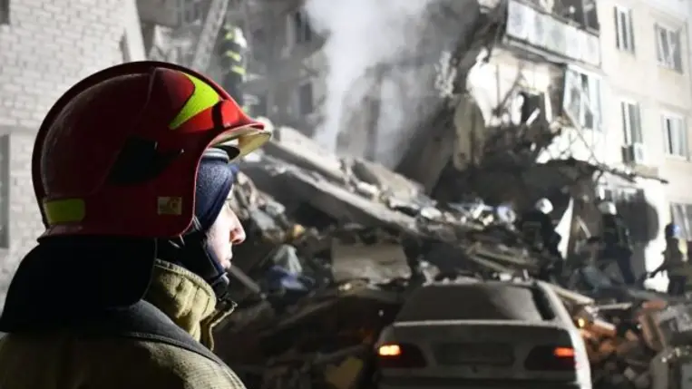 Orosz rakéták csapódtak egy lakótömbbe Mikolajivban.(t.me/dsns_telegram)