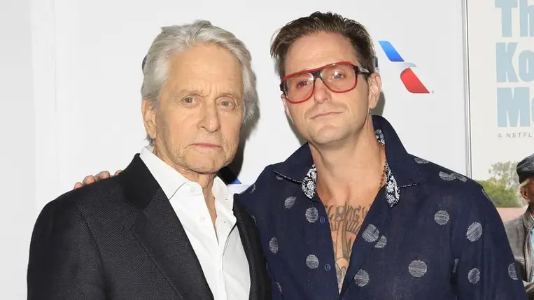 Michael Douglas fia az apja 34 évvel ezelőtti kiadása