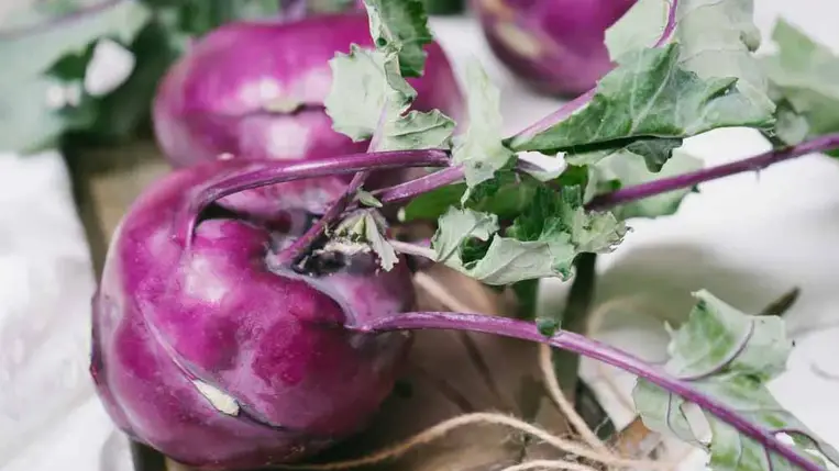 Téli szuperzöldségünk, a karalábé. 5 különleges recept belőle