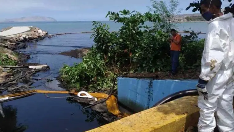 Olajszőnyeg lepte el a venezuelai Lecheria városának partvonalát