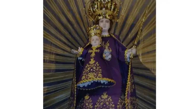 Elkészült Szűz Mária 25. ruhája