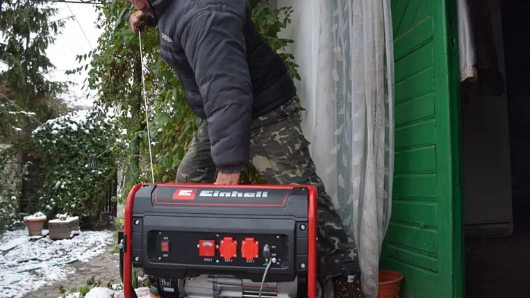 Fény az éjszakában