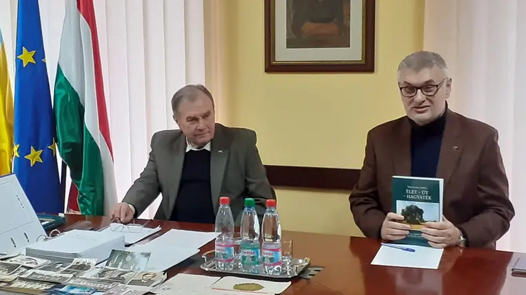 Sajátos korrajz Bakancsos László szemével. (Fotó: Szemere Judit)