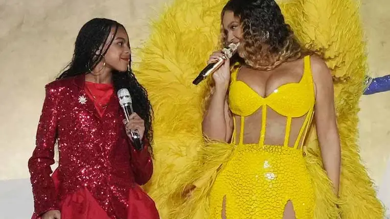 Beyoncé 11 éves lánya jó nagyot nőtt: Blue Ivy édesanyjával lépett a színpadra