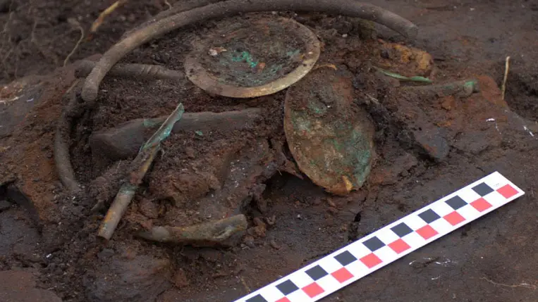 Áldozati rituálékhoz használt bronz tárgyakat tártak fel