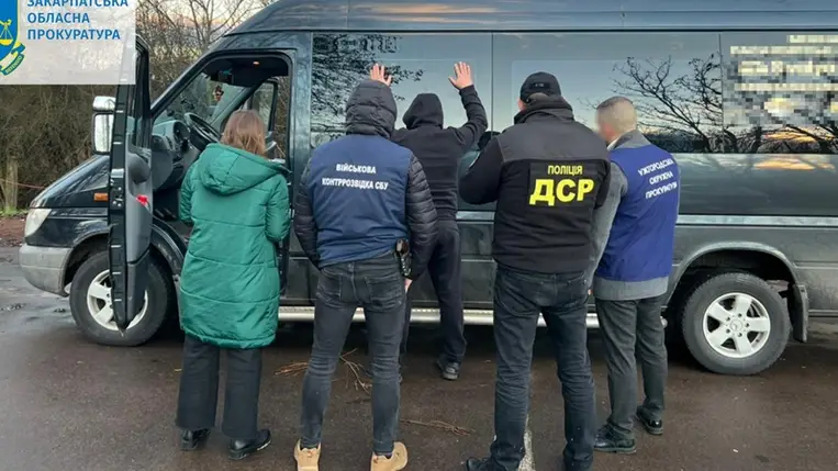 Embercsempészet megszervezésével gyanúsítanak három kárpátaljai férfit