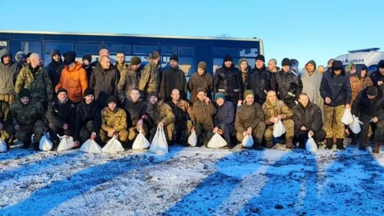 Kijev: fogolycserével újabb ukrán katonák szabadultak ki orosz fogságból. (t.me/ermaka2022)
