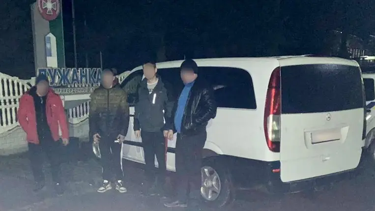 Dédánál bukott le három hadköteles férfi és a segítőjük