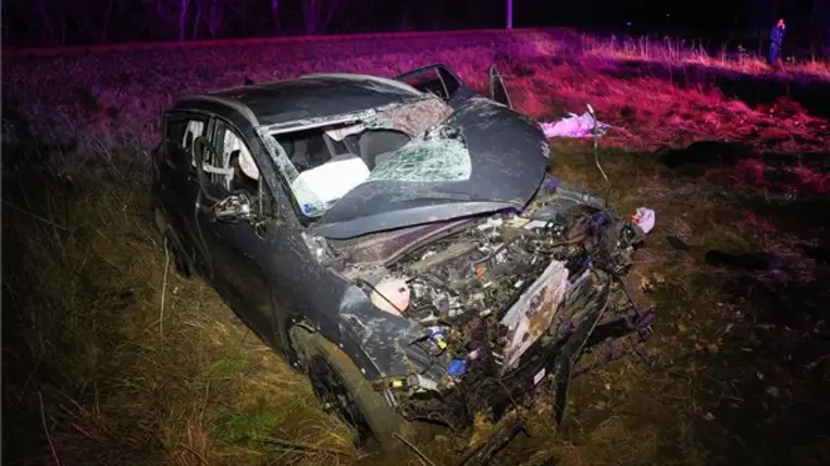 Felborult egy migránsokat szállító autó, meghalt a sofőr. MTI/Donka Ferenc