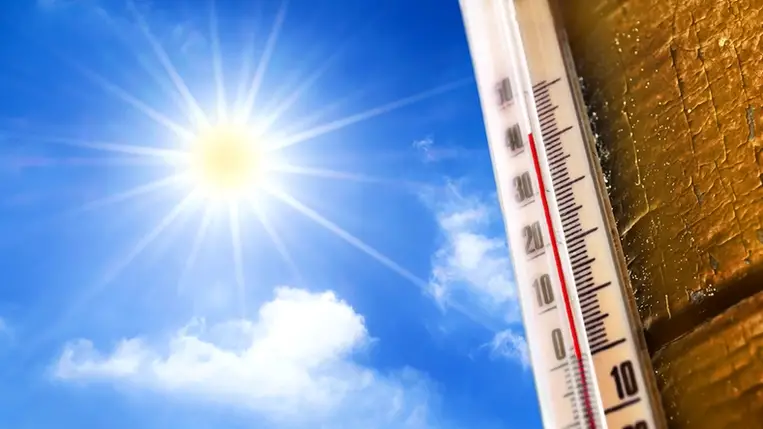 Nyári időjárás, forróság. Illusztráció