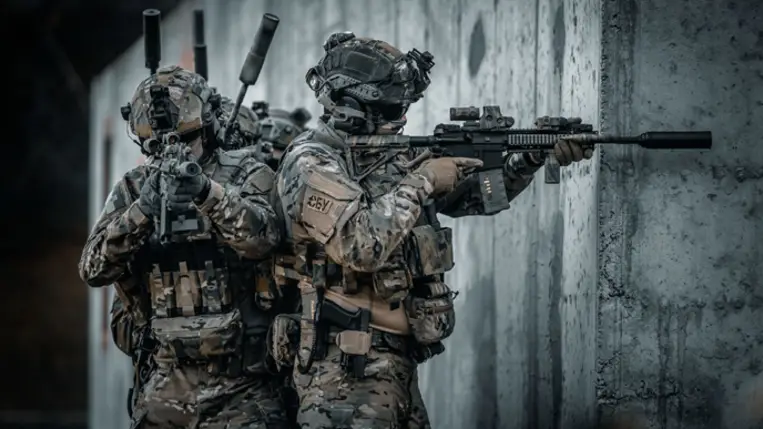 SZBU fegyveresek. Illusztráció