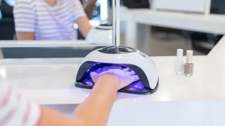 Tökéletes manikűr: ezért érdemes vigyázni az UV-lámpával