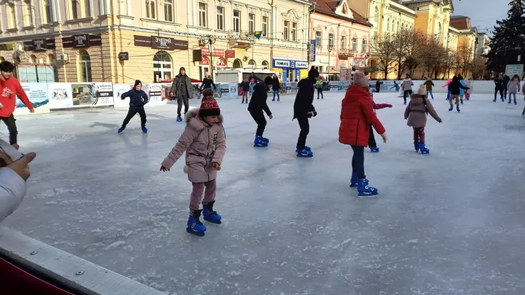 Korcsolyázás és teadélután a nagycsaládosoknál