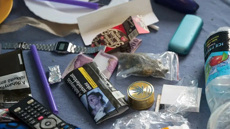 Macskatápos és chipses zacskóba rejtett kábítószer