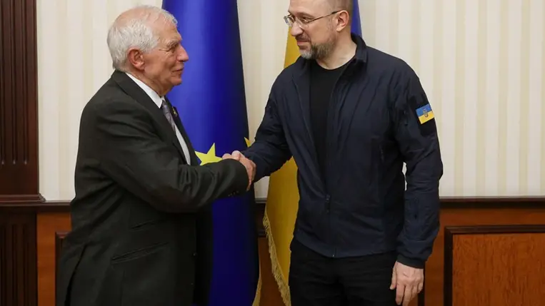 Josep Borrell Kijevben találkozott Smihal ukrán miniszterelnökkel