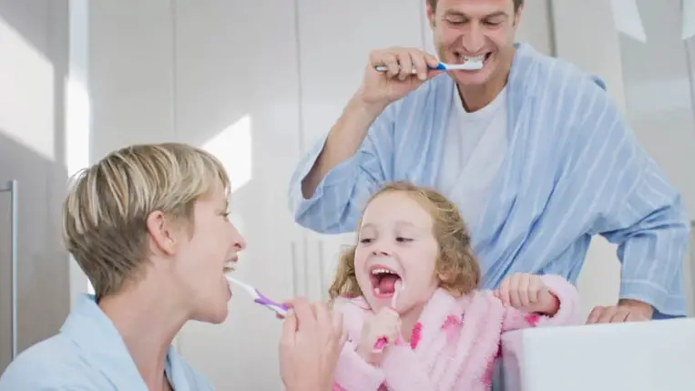 Az agyadra is kihathat, ha nem ápolod a fogaidat