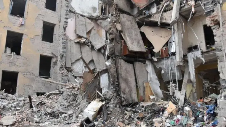 Orosz rakétacsapás ért egy lakóépületet a kelet-ukrajnai Kramatorszk városában.