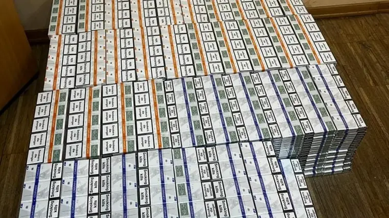 A kárpátaljai határőrök őrizetbe vettek két ukrán állampolgárt, akik három láda cigarettát próbáltak Magyarországra csempészni.