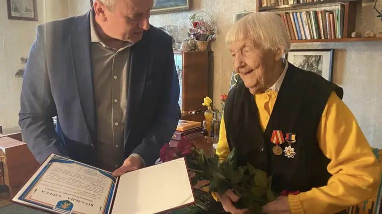 100 éves beregszászi néni köszöntése