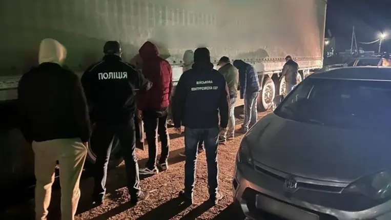 Kárpátalján ügyvéd és szállodatulajdonos embercsempész akadt horogra. Fotó: Kárpátaljai Megyei Rendőrség