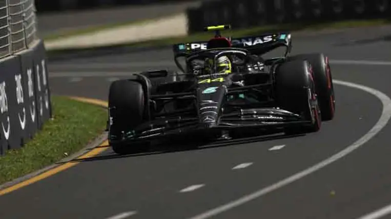 Hamilton elmondta, mi az az egyetlen dolog, ami majdnem olyan jó, mint egy F1-es versenyautót vezetni