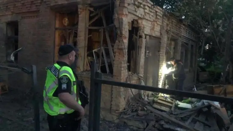 Újabb rakétatámadás érte ki Kijevet hétfőre virradóra. Fotó: t.me/andrii_nebytov