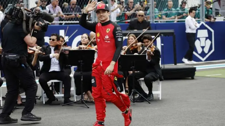 Hamilton váltja a Ferrarinál? Leclerc megszólat a jövőjével kapcsolatban 