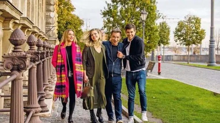Hajas László lányai szőke szépségek: Orsi 39, Bianka 30 éves