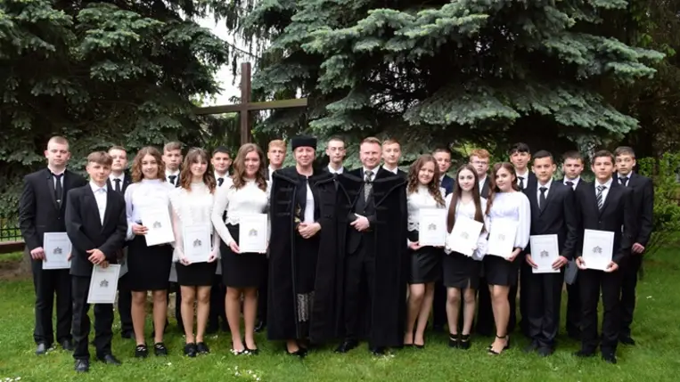 Konfirmációs hitvallás Csongoron. Fotó: Kárpátinfo/Kovács Erzsébet