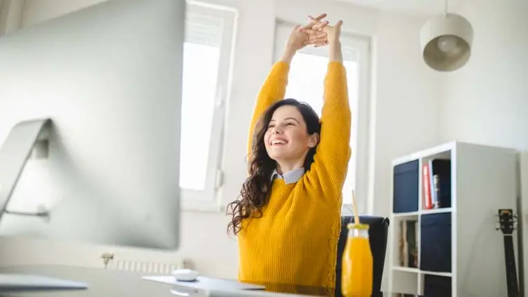 Jógapózok, amelyekkel az irodában is kinyújtózhatsz