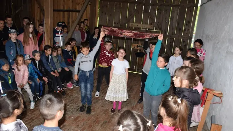 Pünkösdi népszokások megélése a Nagyberegi Tájházban. Fotó: Kárpátinfo/Kovács Elemér