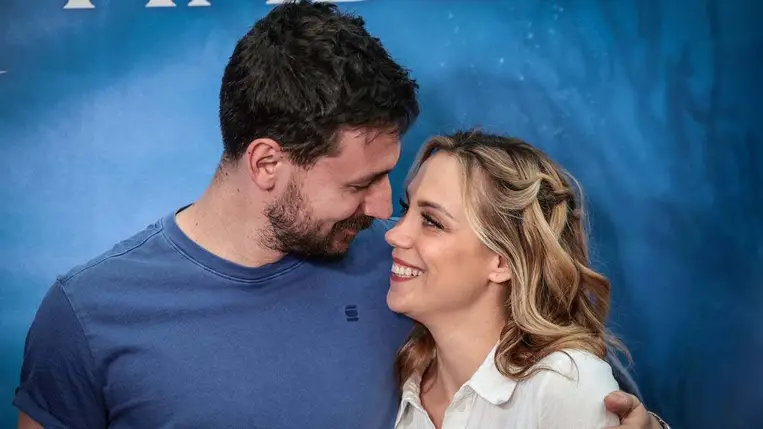 Lékai-Kiss Ramónáról le sem vette férje a kezét: a premieren izzott köztük a levegő