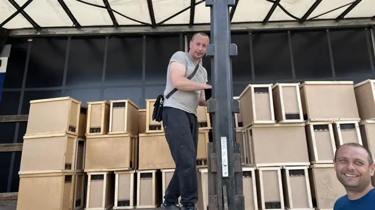 Bő évtizeddel ezelőtt a kárpátaljai méhészek jövedelmének nagy része nem az eladott mézből származott, hanem a tavasszal jó pénzért értékesített műrajokból.