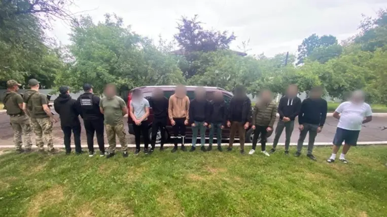 A kárpátaljai határőrök 11 hadköteles férfit vettek őrizetbe a román határ közelében. Fotó: Ukrán Állami Határszolgálat