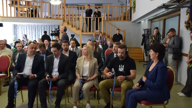 Magyar Levente, Magyarország Külgazdasági és Külügyminisztériumának parlamenti államtitkára a Beregszász mellett fekvő Makkosjánosiban. Fotó: Kárpátinfo/Kovács Elemér