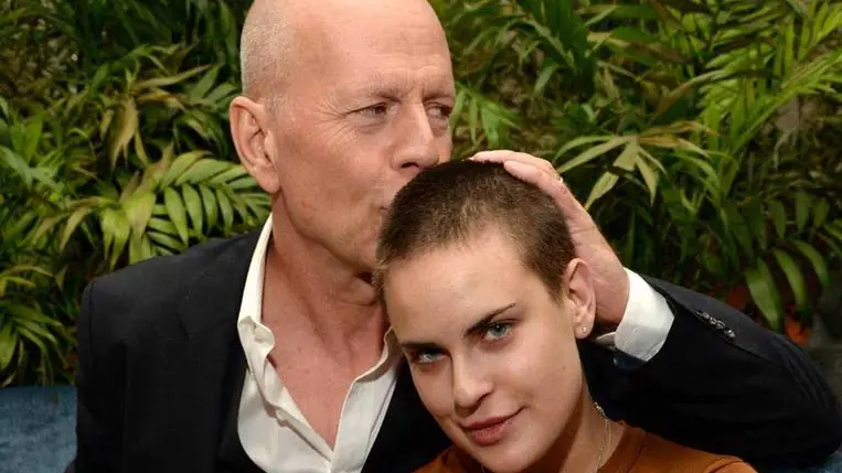 Bruce Willis gyógyíthatatlan betegségére ezek a korai tünetek utaltak