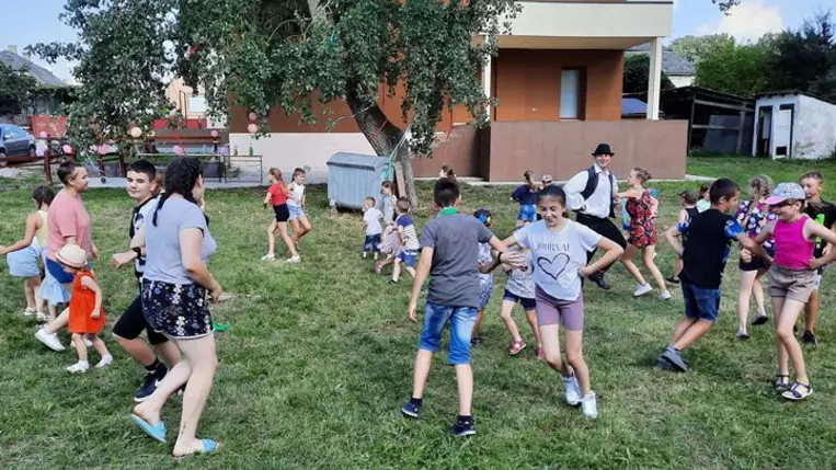 Szabadtéri táncház Haláboron