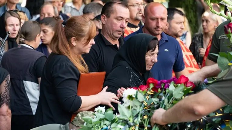 Ungváron elbúcsúztak a háborúban meghalt Olekszandr Gyuriktól. Fotó: Ungvári Városi Tanács