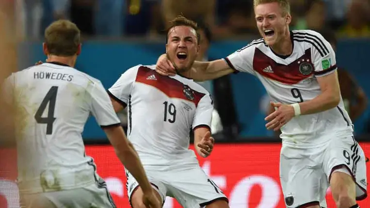 Pizzérialáncot indítottak a német világbajnok focisták