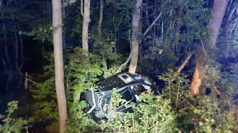 Tragédia: egy közúti balesetben életét vesztette a 24 éves sofőr. Fotó: police.hu