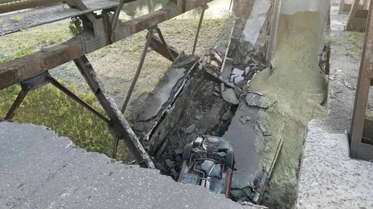 Kárpátalján leszakadt egy Tereszva folyón átívelő híd. Fotó: DSZNSZ