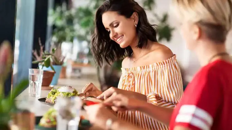  Egy kiskanál olíva olaj evés előtt, és sokkal kevesebbet fogsz enni! 