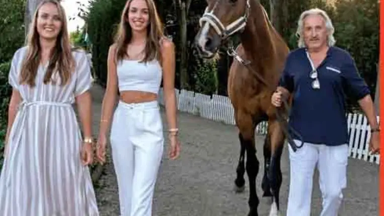 Sasvári Sándor lányai gyönyörű, szőke nők lettek